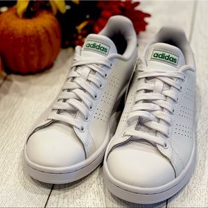 NWOB Adidas Advantage Sneaker